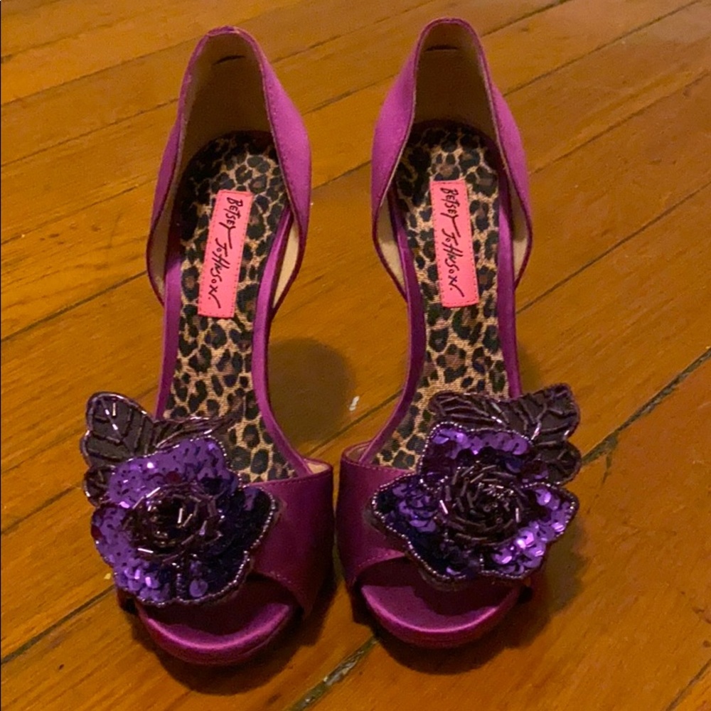Magenta platform peep toes